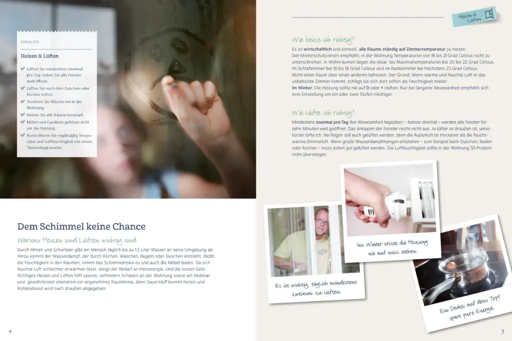 Screenshot einer Doppelseite aus einer Ratgeber-Broschüre mit dem Titel "Dem Schimmel keine Chance". Das großformatige Hauptfoto von Anja Jungnickel zeigt ein Kind, das mit dem Finger ein Gesicht in eine durch Kondenswasser beschlagene Fensterscheibe malt. Auf der rechten Textseite sind drei kleinere Detailfotos im Polaroid-Stil abgebildet: ein Mann, der ein Fenster zum Lüften öffnet, eine Hand, die ein Heizungsthermostat einstellt, und ein kochender Topf mit Deckel auf einem Herd.
